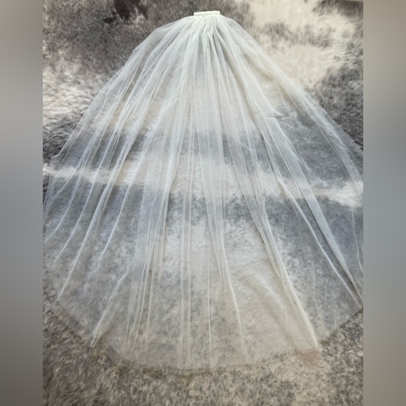 Designer Ivory Fingertip Wedding Veil with Blusher - Picture 8 of 11